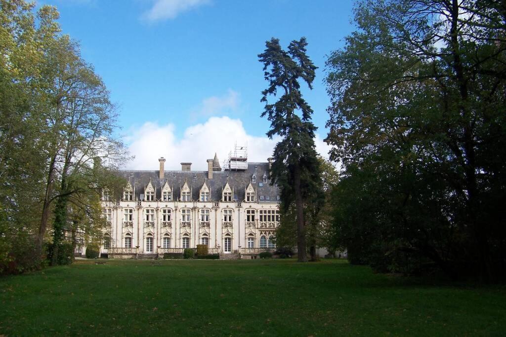 Charmant Studio Au Calme Tout Confort Dans Chateau Neo Gothique Proche Zenith Comet Orleans Parking Voiture Gratuit Wifi Haut Debit Rue Des Montees Exterior foto