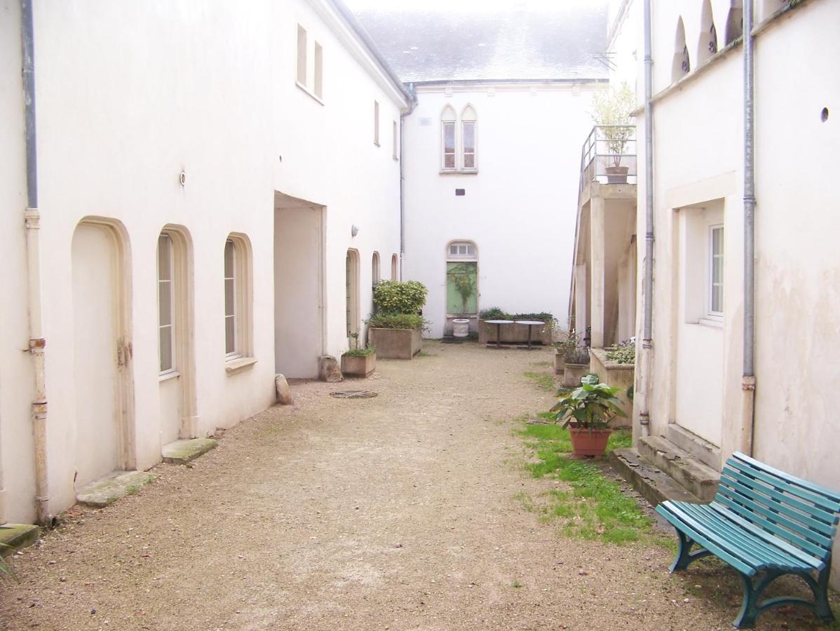 Charmant Studio Au Calme Tout Confort Dans Chateau Neo Gothique Proche Zenith Comet Orleans Parking Voiture Gratuit Wifi Haut Debit Rue Des Montees Exterior foto