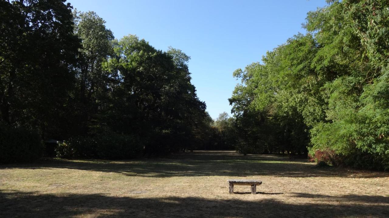 Charmant Studio Au Calme Tout Confort Dans Chateau Neo Gothique Proche Zenith Comet Orleans Parking Voiture Gratuit Wifi Haut Debit Rue Des Montees Exterior foto