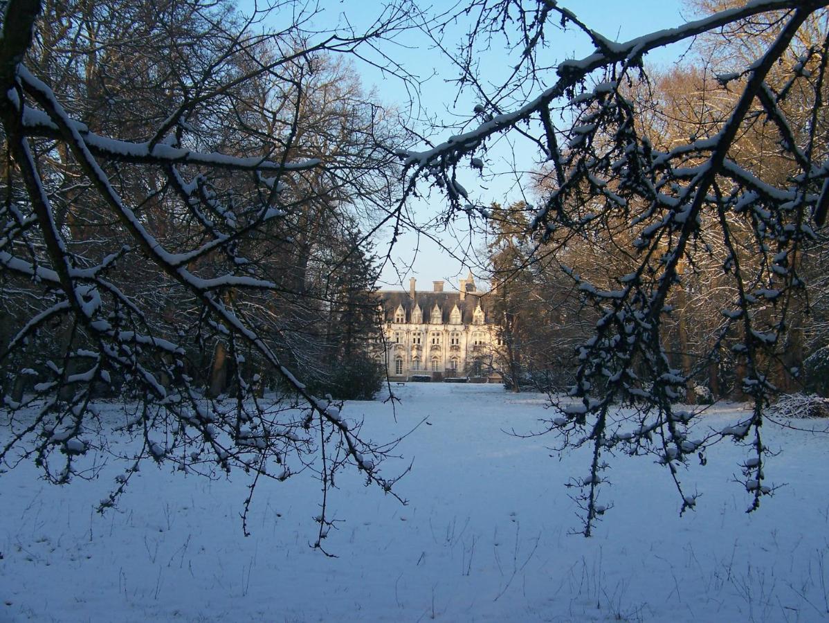 Charmant Studio Au Calme Tout Confort Dans Chateau Neo Gothique Proche Zenith Comet Orleans Parking Voiture Gratuit Wifi Haut Debit Rue Des Montees Exterior foto