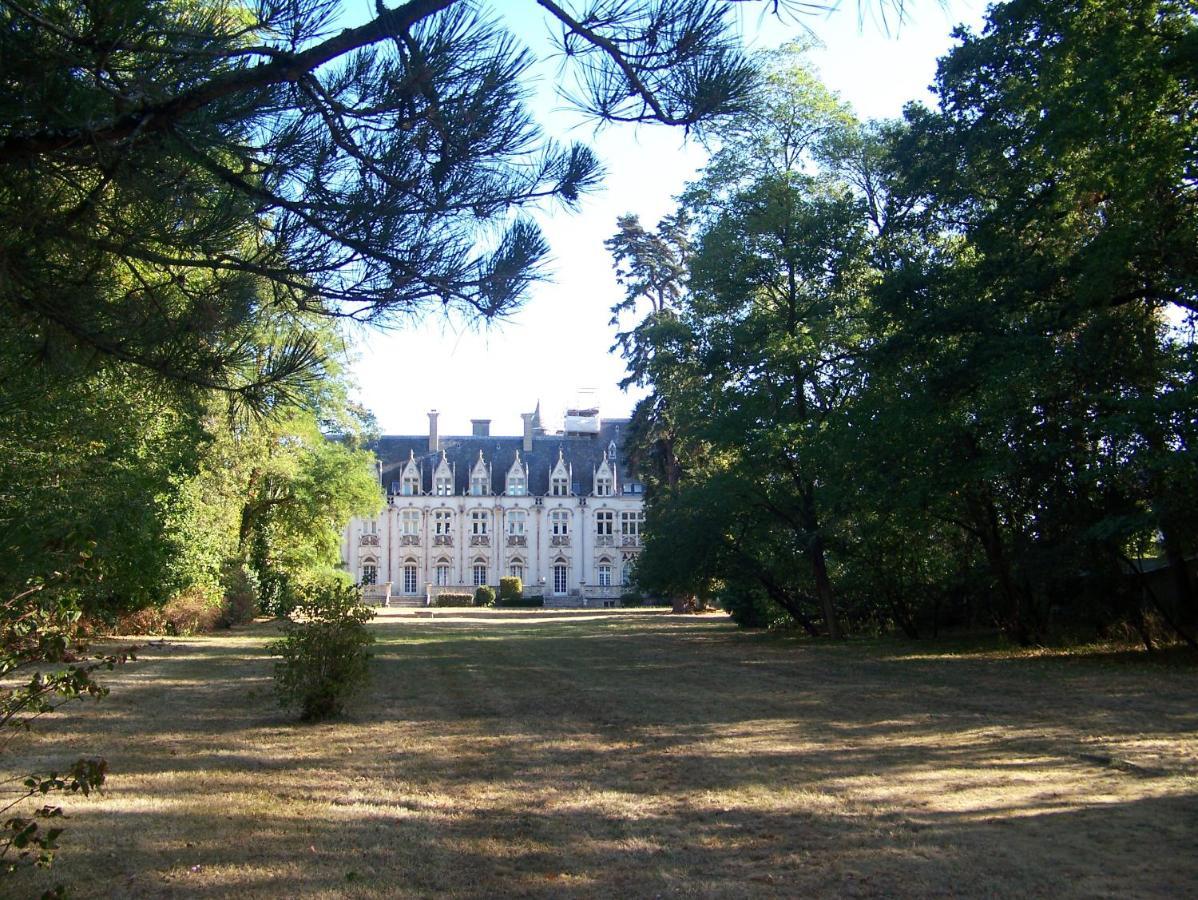 Charmant Studio Au Calme Tout Confort Dans Chateau Neo Gothique Proche Zenith Comet Orleans Parking Voiture Gratuit Wifi Haut Debit Rue Des Montees Exterior foto